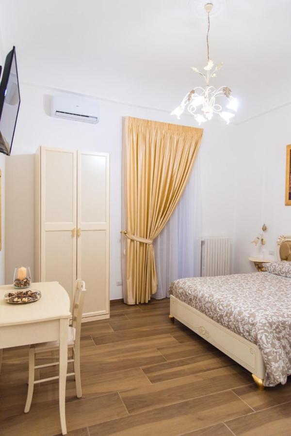 Hotel Palazzo Le Travi à Bari Extérieur photo
